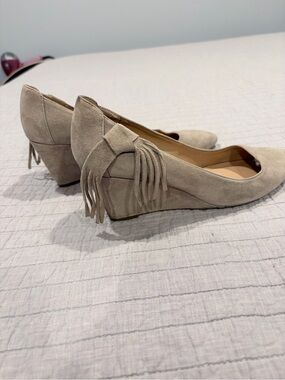 Franco Sarto Beige Suede Fringe Wedge Heels Pointed Toe Pumps Size 7.5